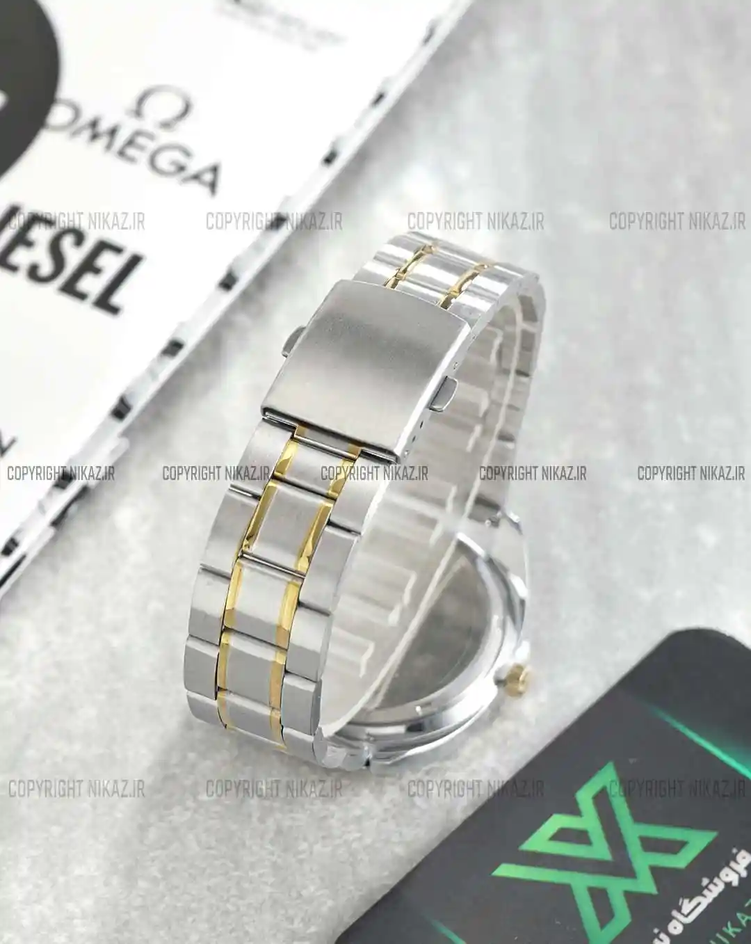 خرید ساعت مچی مردانه سیکو SEIKO کد 1264 موتور میوتا ژاپن بند استیل نقره ای طلایی و صفحه مشکی رنگ ثابت و دارای تقویم ایام هفته و ایام ماه