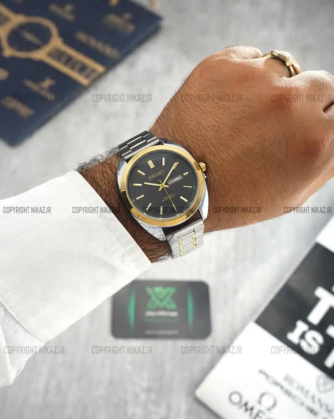 خرید ساعت مچی مردانه سیکو SEIKO کد 1264 موتور میوتا ژاپن بند استیل نقره ای طلایی و صفحه مشکی رنگ ثابت و دارای تقویم ایام هفته و ایام ماه