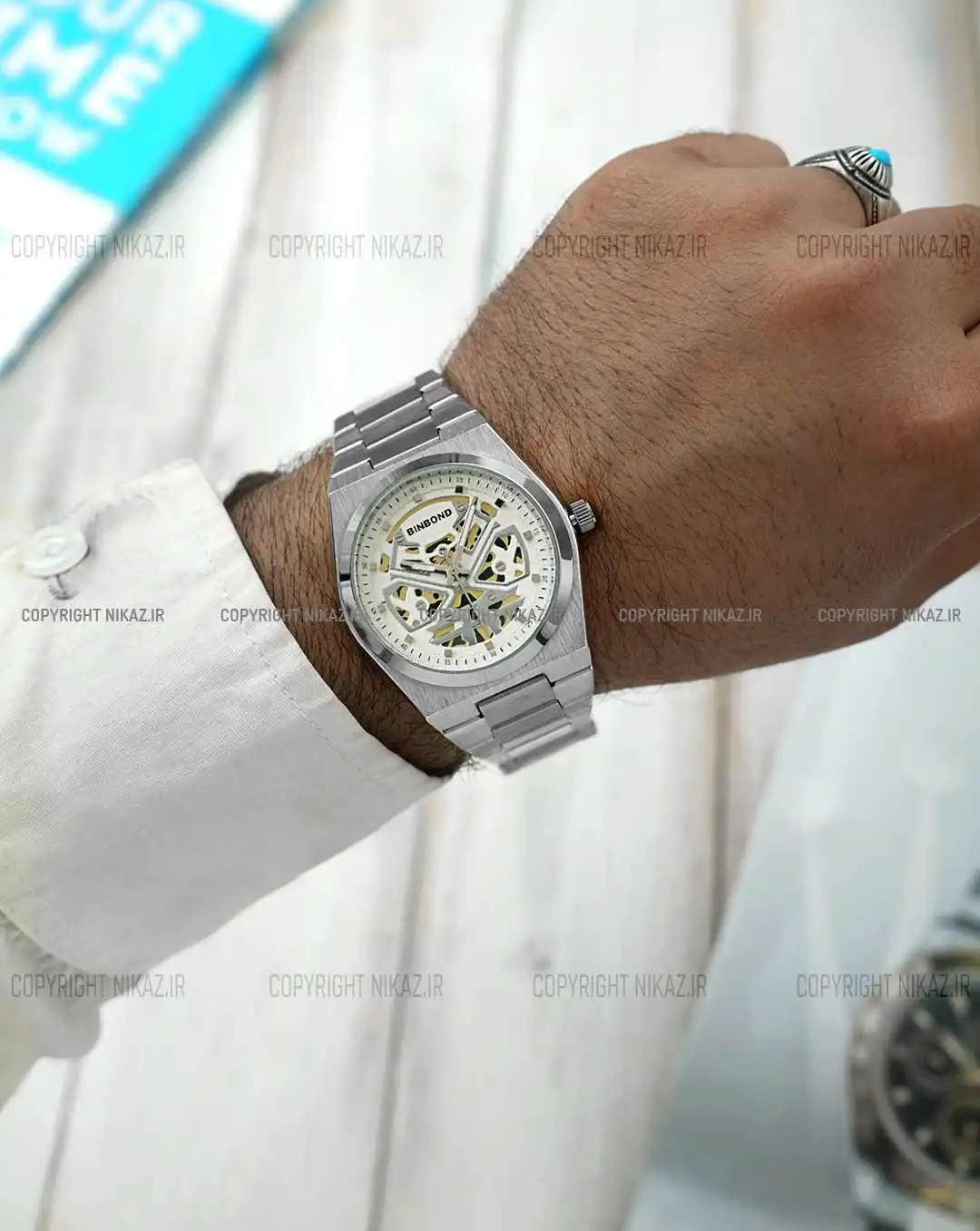 ساعت مچی مردانه بین باند BINBOND مدل B879 کد 1700 صفحه سفید بند استیل نقره ای رنگ ثابت و موتور آرامگرد اپسون ژاپن
