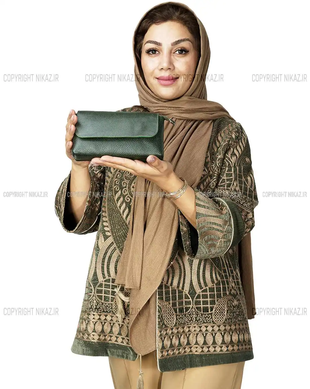 کیف دوشی زنانه چرم طبیعی مدل بهسا کد 1569 رنگ سبز و جنس چرم فلوتر گاوی و دارای بند بلند رودوشی قابل تنظیم