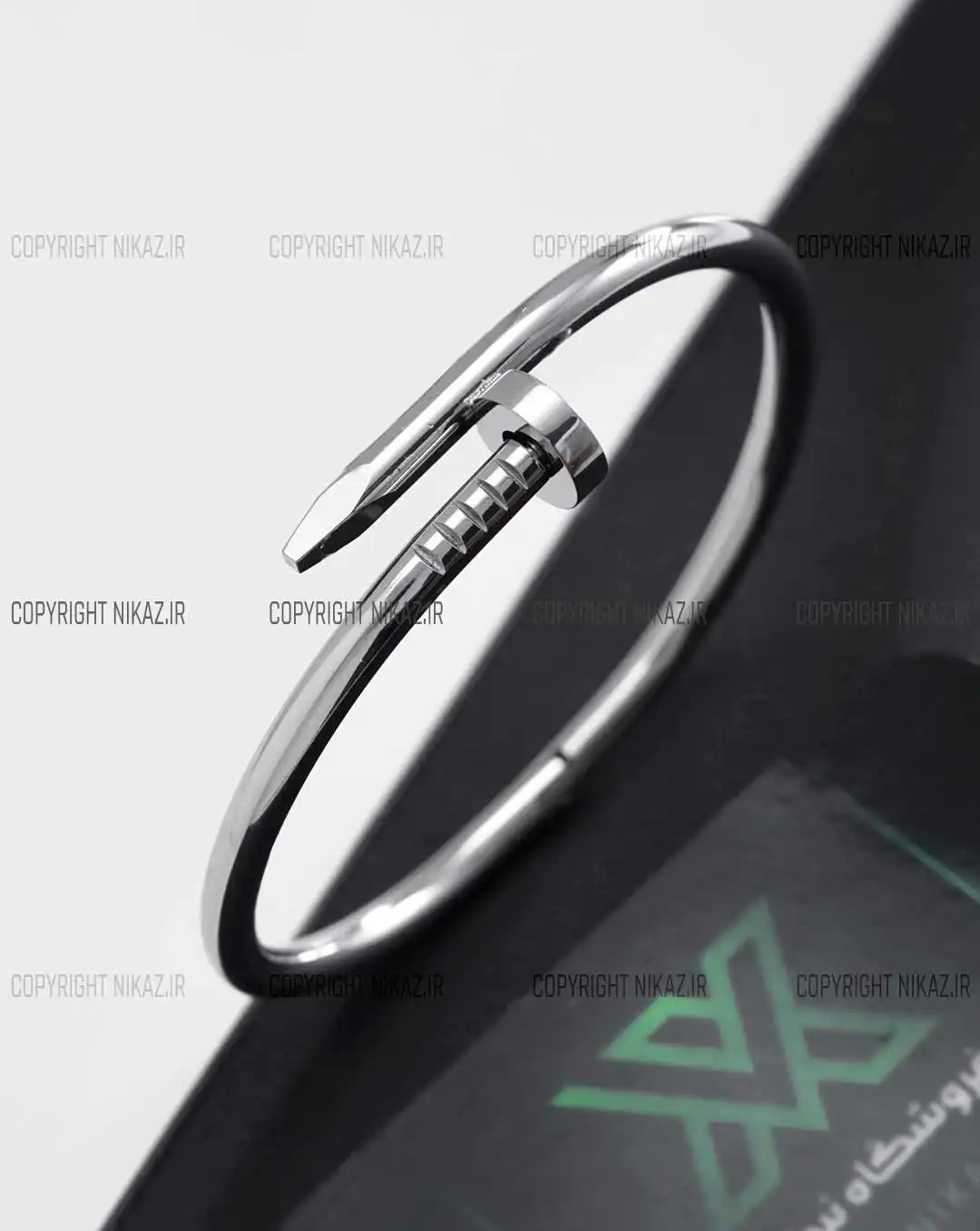 دستبند استیل زنانه کارتیر CARTIER مدل میخ کد 1454 رنگ نقره ای طرح میخ دخترانه و رنگ ثابت و جواهری ضد حساسیت همراه با جعبه و بهترین قیمت